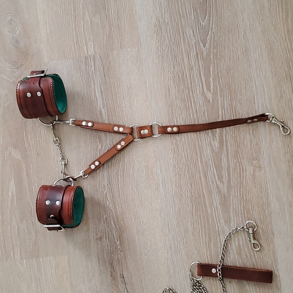 Padded Bondage Set,Leather Collar,Leash,Handcuffs  main image 9